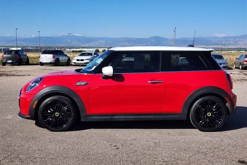 2024 Mini Cooper 2 Door Hardtop SE photo 1