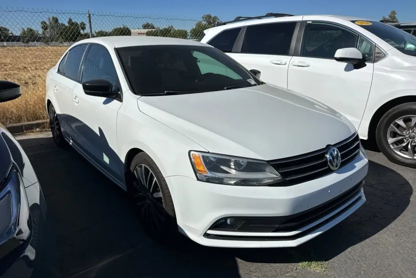 2016 Volkswagen Jetta 1.8T Sport photo 1