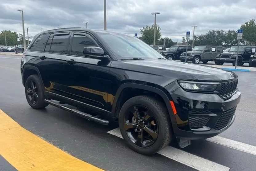 2023 Jeep Grand Cherokee Altitude photo 1
