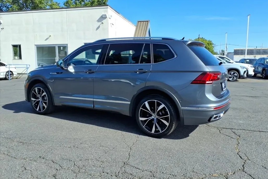 2023 Volkswagen Tiguan SEL R-Line Black photo 1