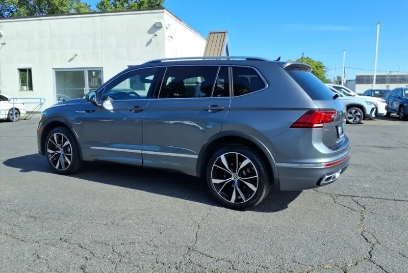 2023 Volkswagen Tiguan SEL R-Line Black photo 1