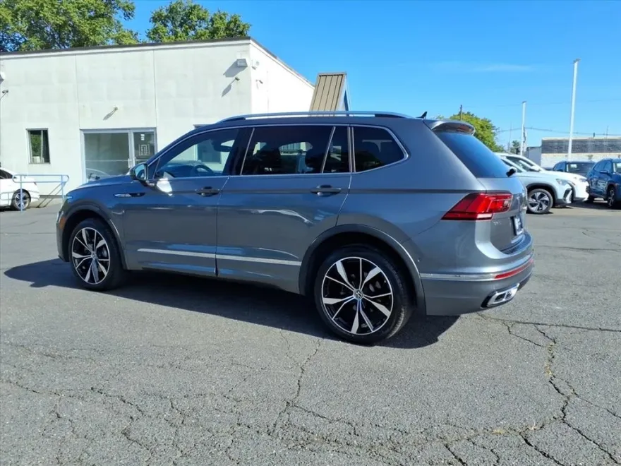 2023 Volkswagen Tiguan SEL R-Line Black photo 1