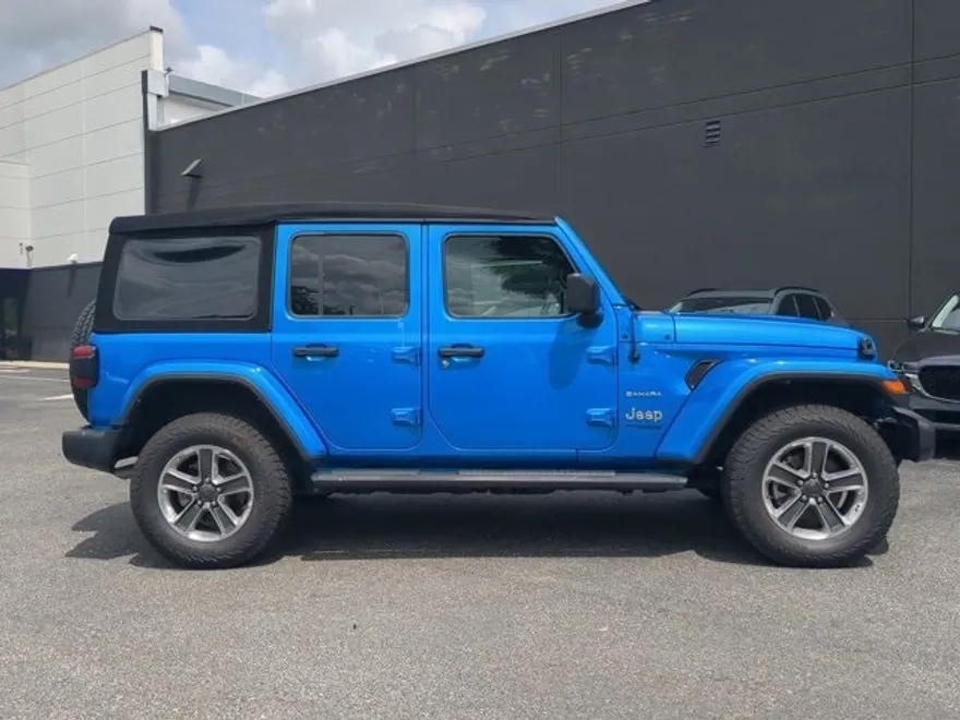 2022 Jeep Wrangler Unlimited Sahara photo 1