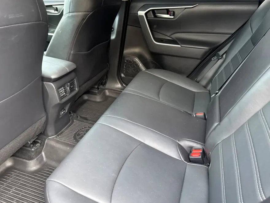 2023 Toyota RAV4 XLE Premium photo 1