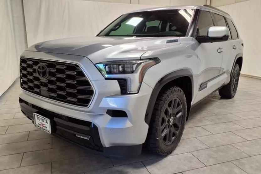 2024 Toyota Sequoia Platinum photo 1