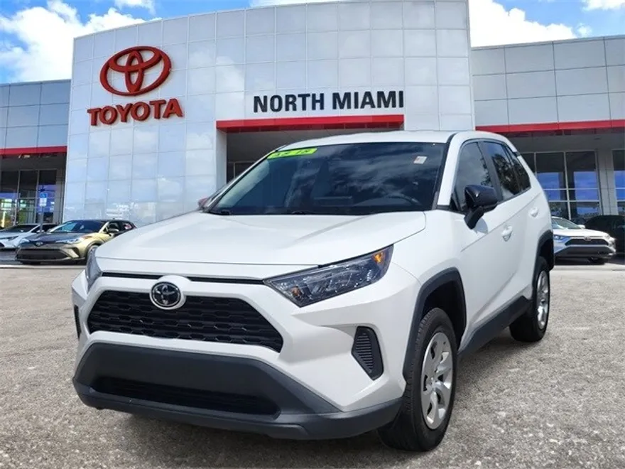 2022 Toyota RAV4 LE photo 1