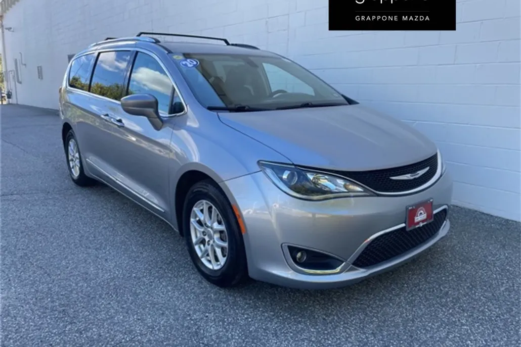 2020 Chrysler Pacifica Touring L photo 1