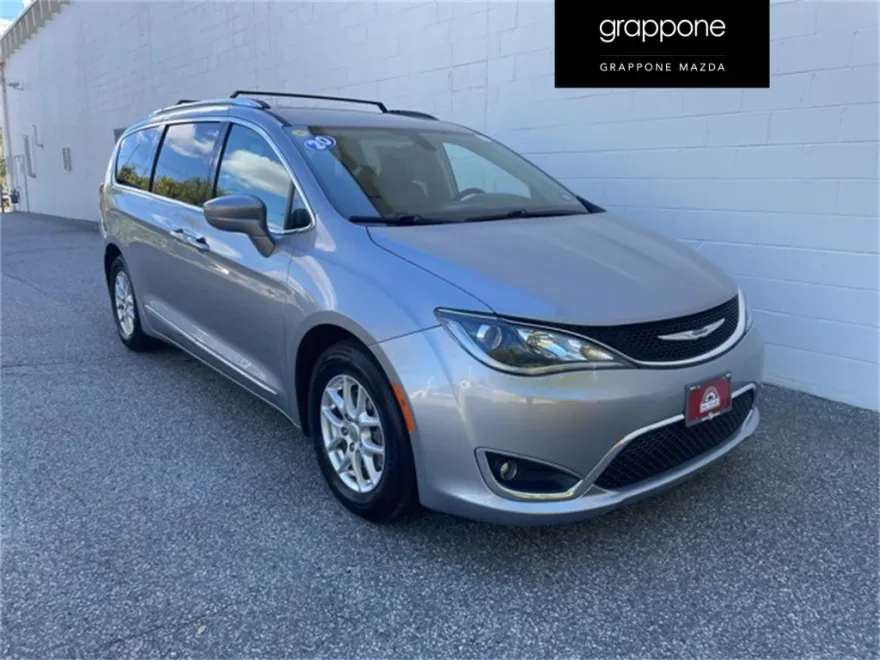 2020 Chrysler Pacifica Touring L photo 1