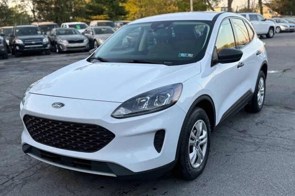 2022 Ford Escape S photo 1