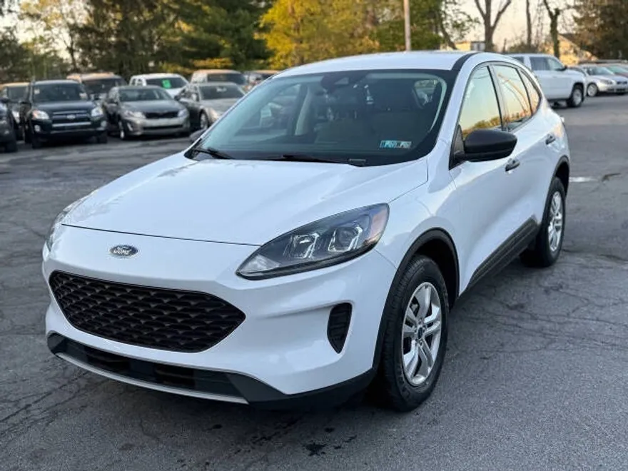 2022 Ford Escape S photo 1