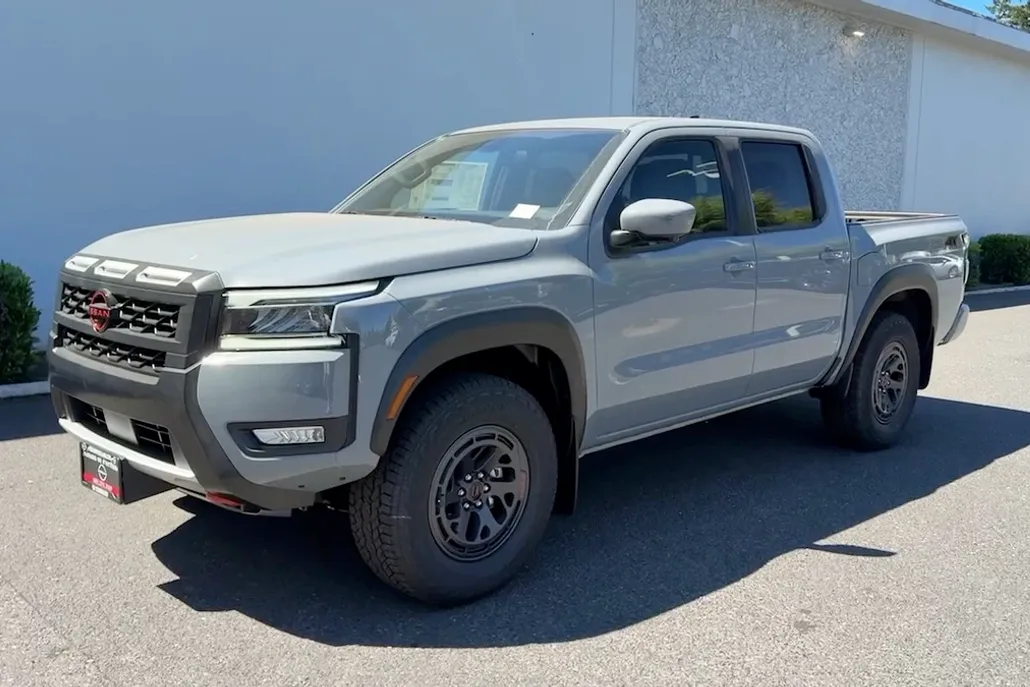 2025 Nissan Frontier photo 1