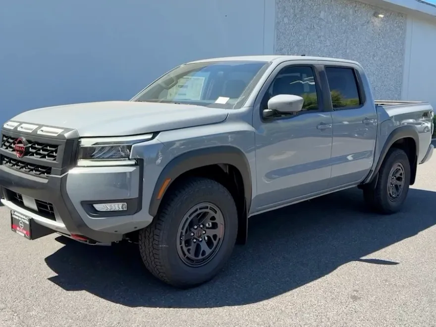 2025 Nissan Frontier photo 1