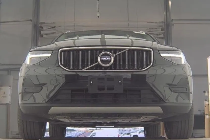 2025 Volvo XC40 Core photo 1