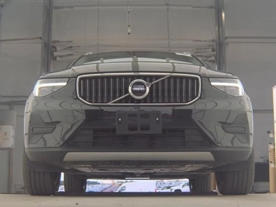 2025 Volvo XC40 Core photo 1