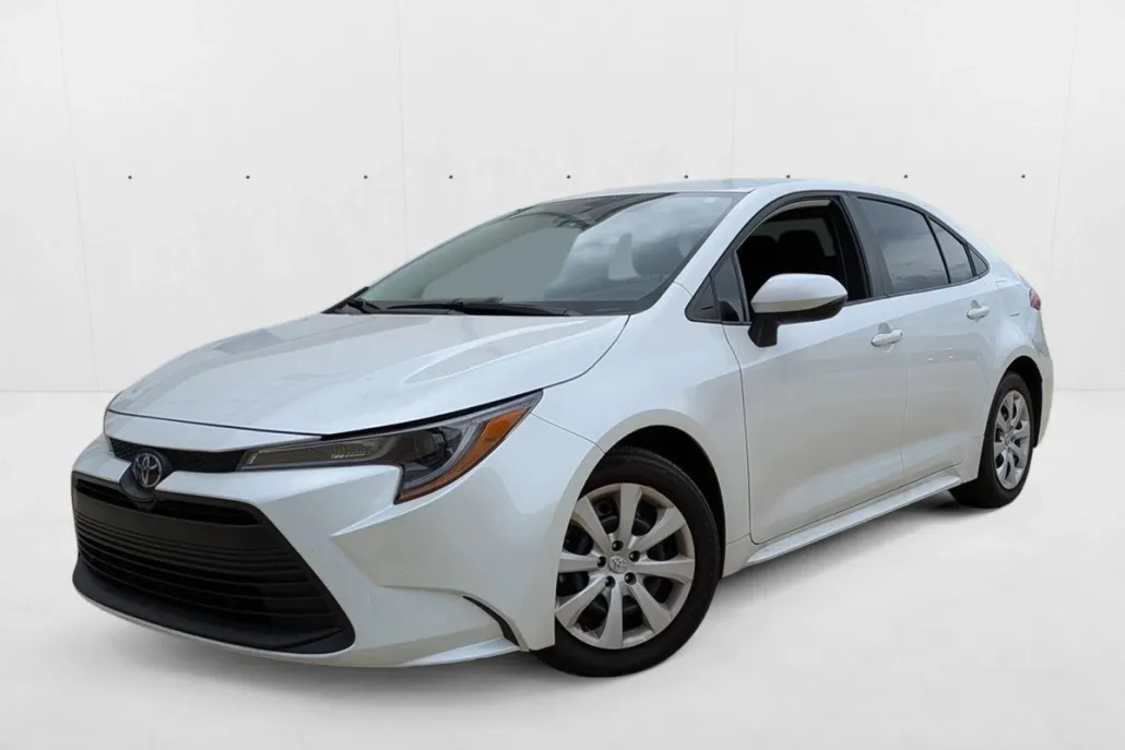 2024 Toyota Corolla LE photo 1