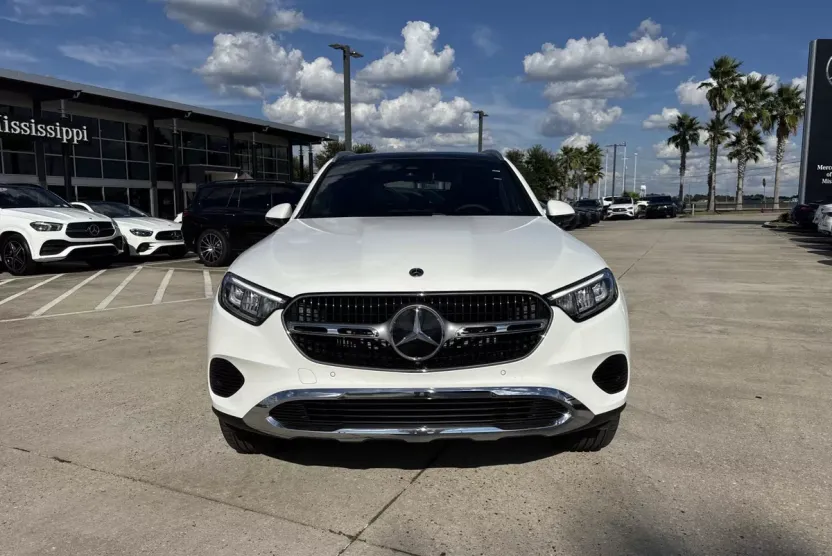 2026 Mercedes Benz GLC 300 photo 1