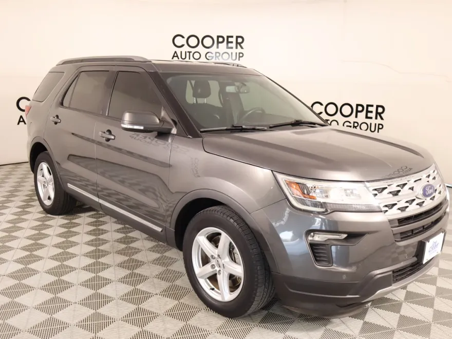 2019 Ford Explorer XLT photo 1