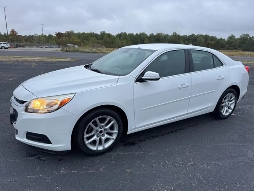 2014 Chevrolet Malibu 1LT photo 1