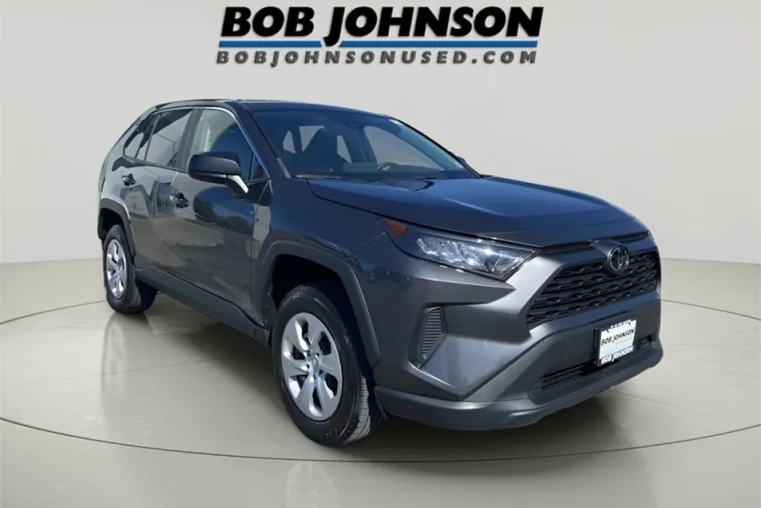 2022 Toyota RAV4 LE photo 1