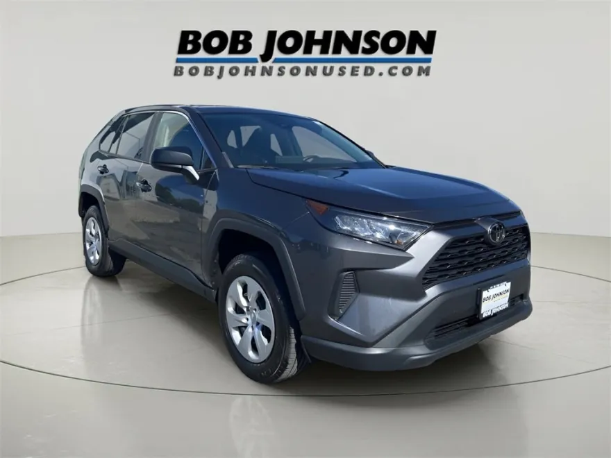 2022 Toyota RAV4 LE photo 1