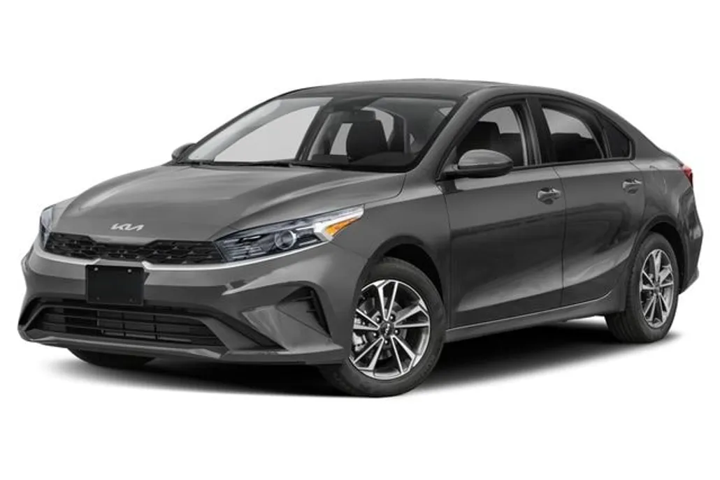 2023 Kia Forte LXS photo 1