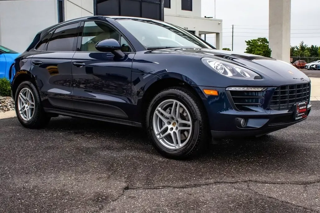 2018 Porsche Macan Base photo 1