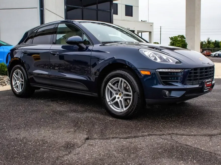 2018 Porsche Macan Base photo 1