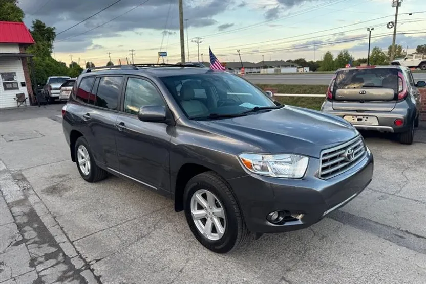 2010 Toyota Highlander SE photo 1