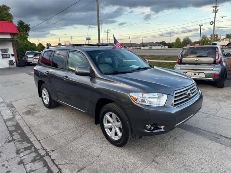 2010 Toyota Highlander SE photo 1