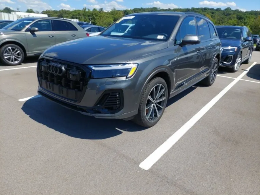 2025 Audi Q7 45 Premium Plus photo 1