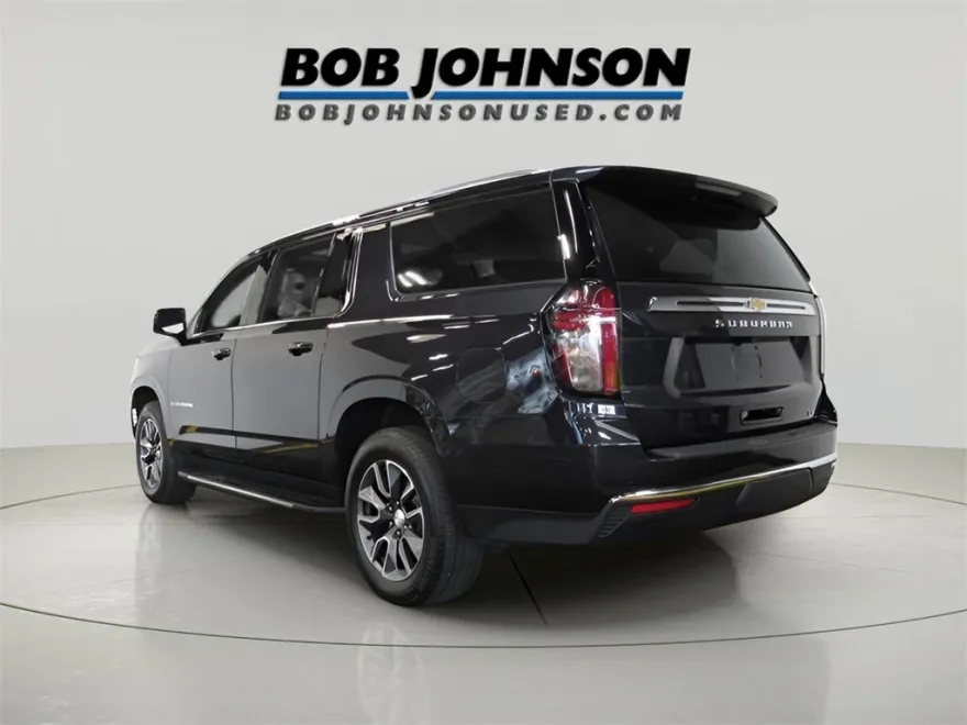 2022 Chevrolet Suburban LT photo 1