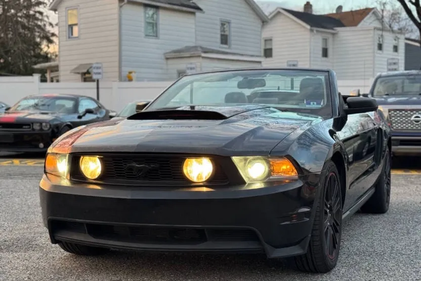 2010 Ford Mustang GT Premium photo 1