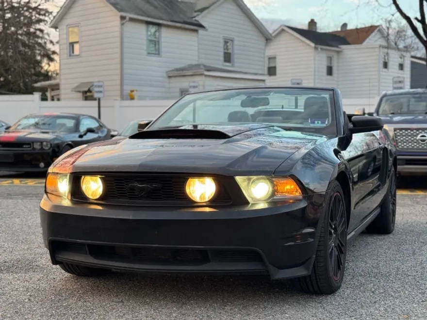 2010 Ford Mustang GT Premium photo 1