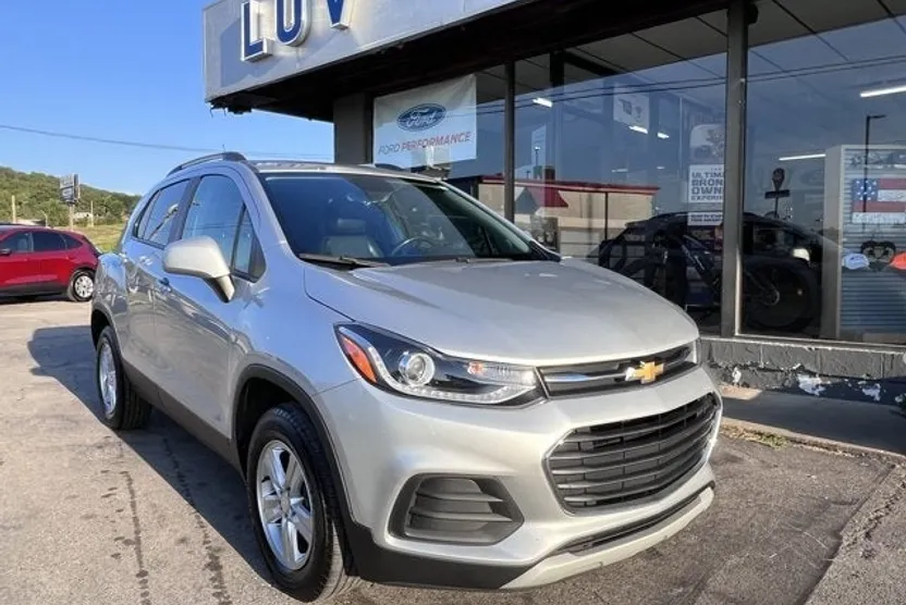 2022 Chevrolet Trax LT photo 1