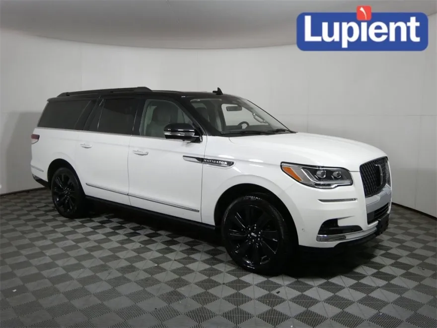 2024 Lincoln Navigator Black Label photo 1