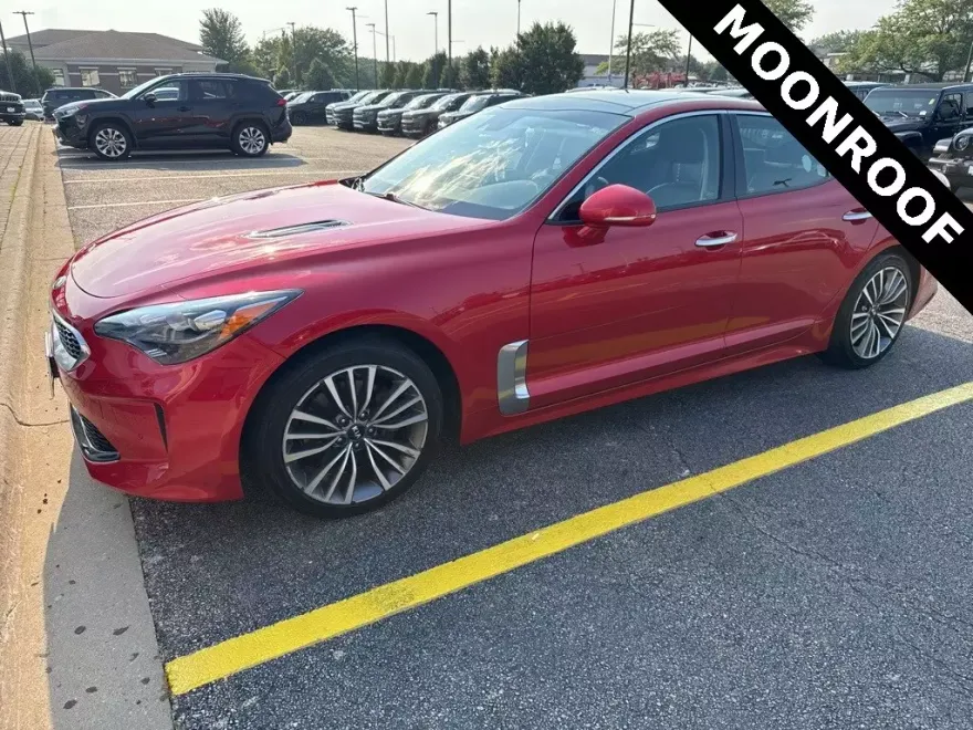 2019 Kia Stinger Premium photo 1