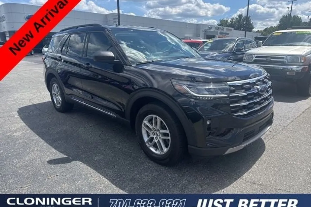 2025 Ford Explorer photo 1