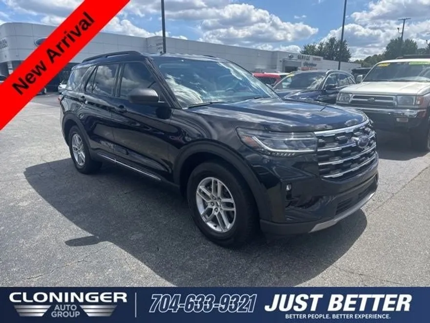 2025 Ford Explorer photo 1