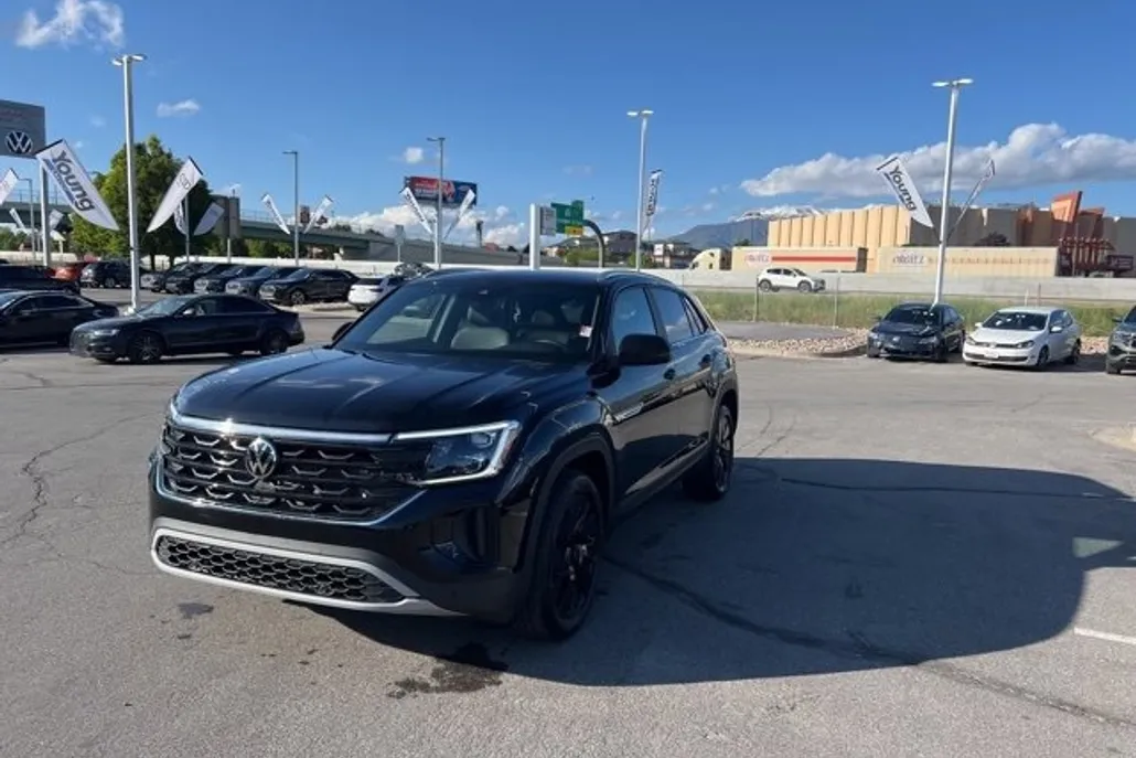 2025 Volkswagen Atlas Cross Sport SE Technology photo 1