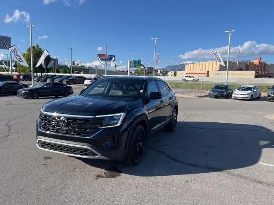 2025 Volkswagen Atlas Cross Sport SE Technology photo 1