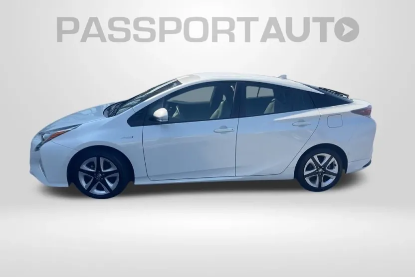2017 Toyota Prius Three Touring photo 1