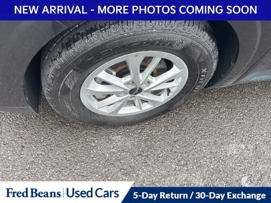 2023 Kia Carnival LX photo 1