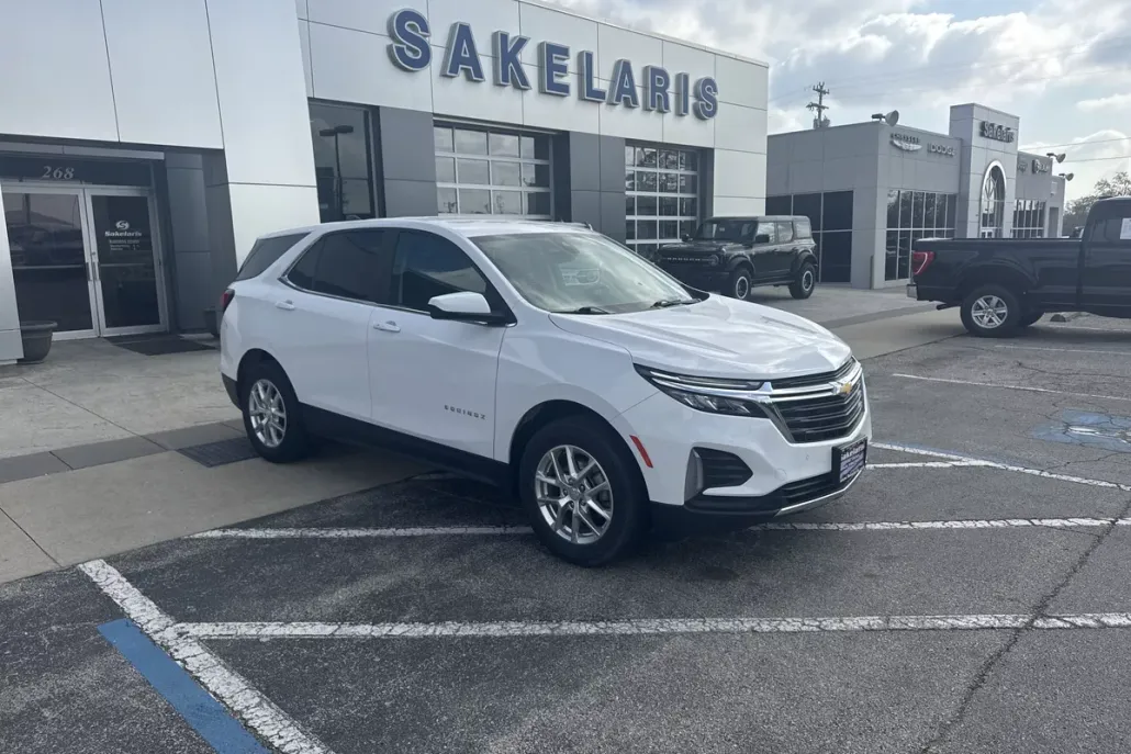 2022 Chevrolet Equinox LT photo 1