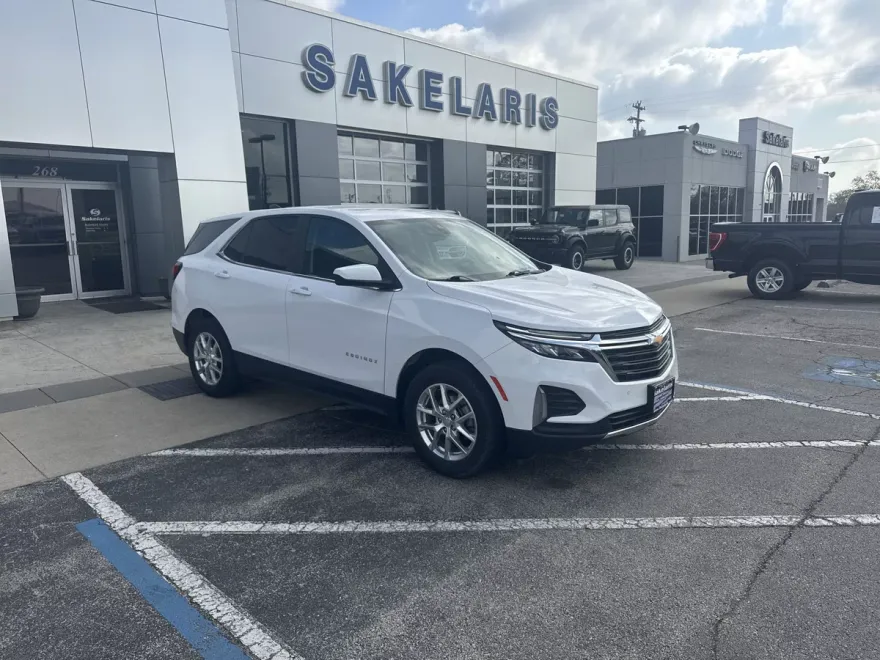 2022 Chevrolet Equinox LT photo 1