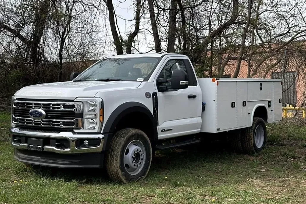 2024 Ford F-600 photo 1