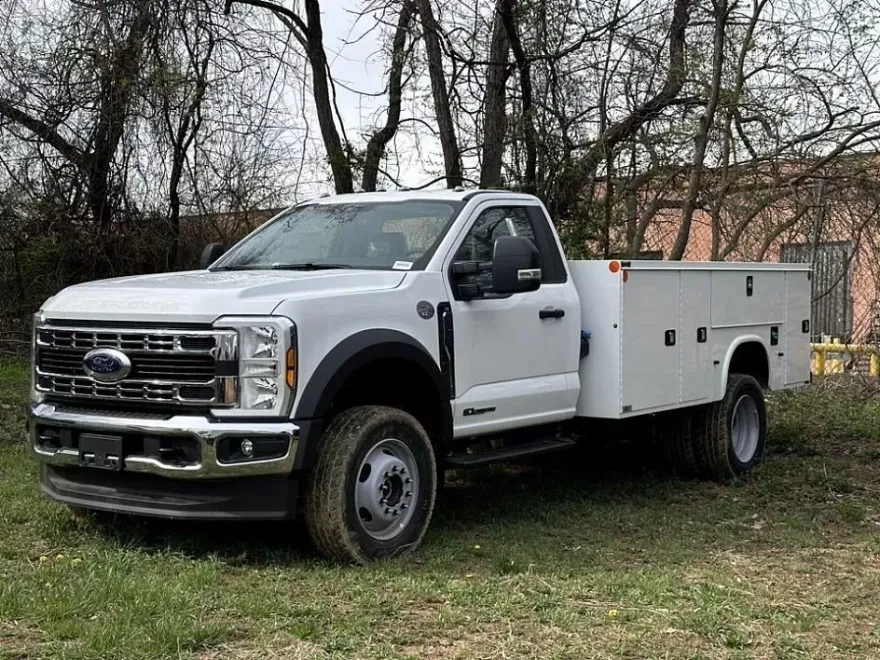 2024 Ford F-600 photo 1