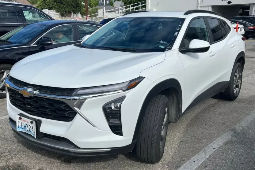 2024 Chevrolet Trax LT photo 1