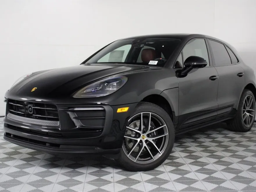 2025 Porsche Macan T photo 1