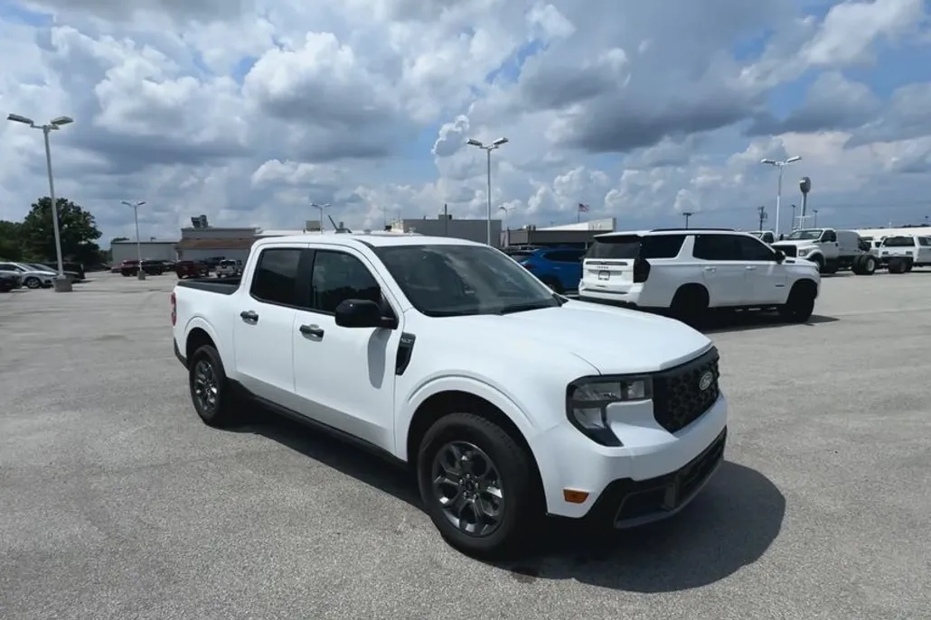 2025 Ford Maverick XLT photo 1