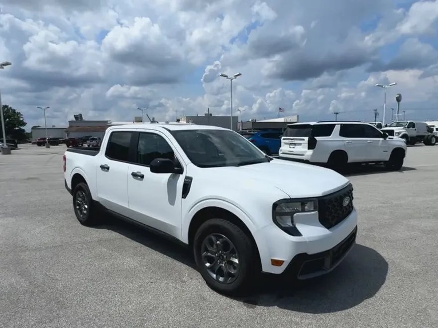 2025 Ford Maverick XLT photo 1